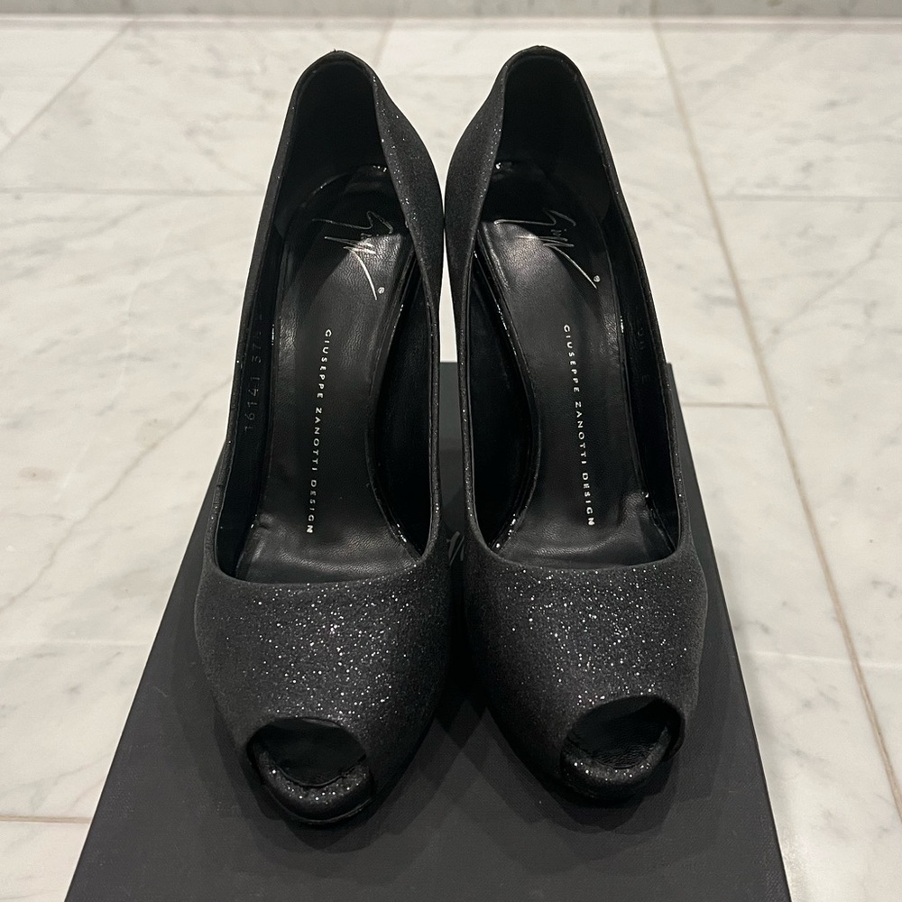 Giuseppe Zanotti Pix 100 Plato Sandal in Midnight sparkle. Sz: 37.5.